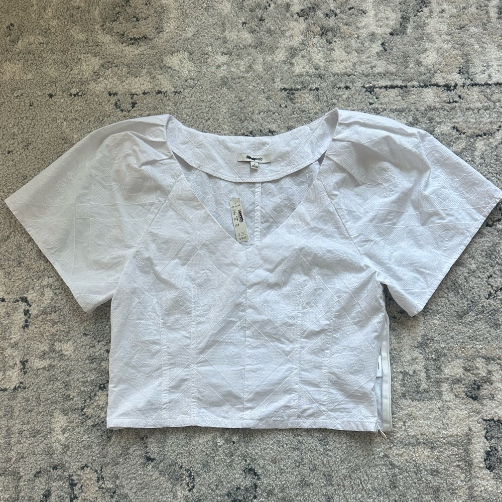 Madewell size 2 crop/ white sheer vintage flower pattern pretty top *zipper flaw